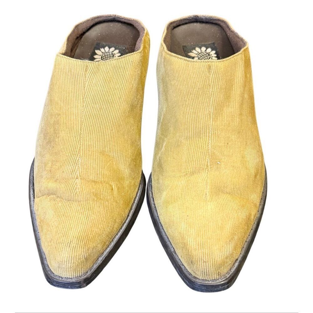 Yellow Box Corduroy Slip-On Mules Tan Sz. 7 Pointed Toe Boho Western